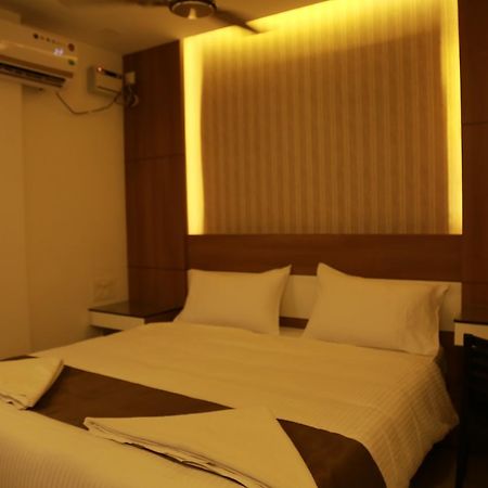 The Galaxy Suites Kochi Bagian luar foto