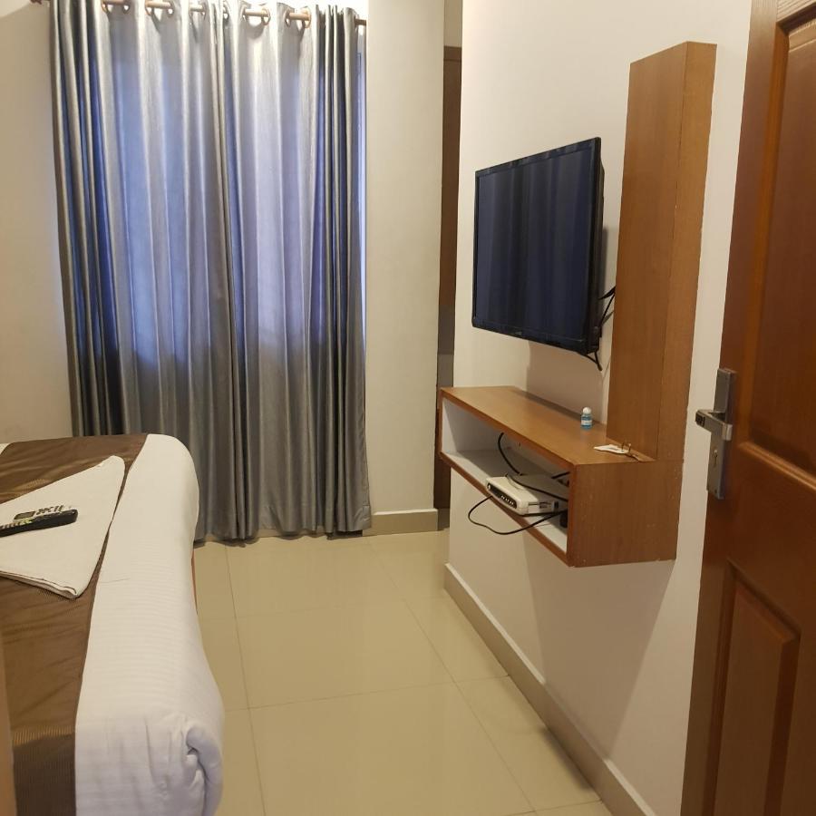 The Galaxy Suites Kochi Bagian luar foto