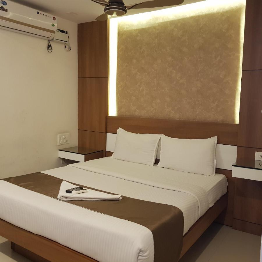 The Galaxy Suites Kochi Bagian luar foto