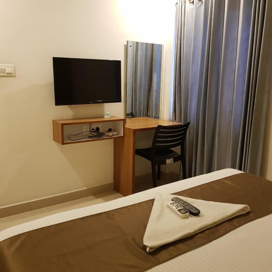 The Galaxy Suites Kochi Bagian luar foto