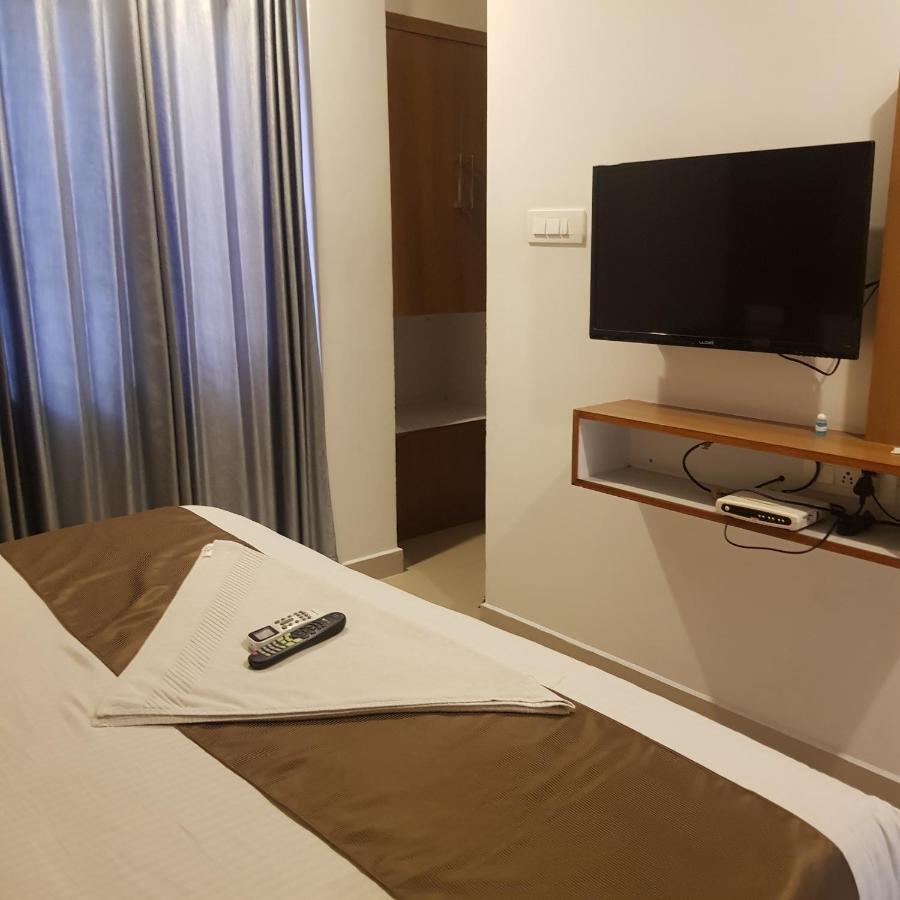 The Galaxy Suites Kochi Bagian luar foto