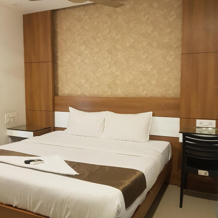 The Galaxy Suites Kochi Bagian luar foto