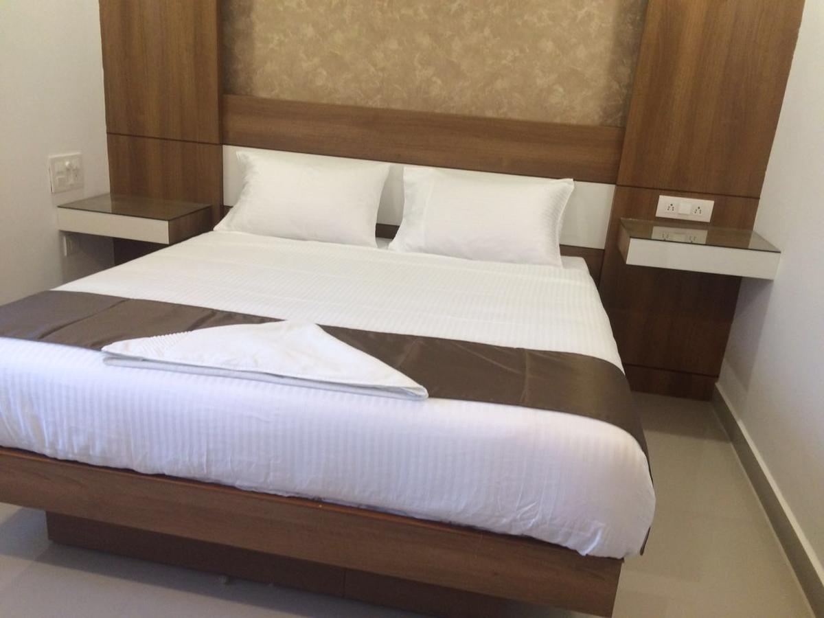 The Galaxy Suites Kochi Bagian luar foto