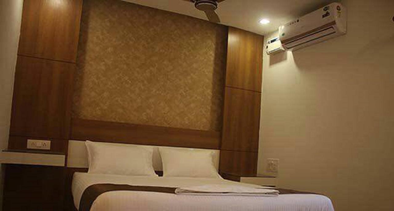 The Galaxy Suites Kochi Bagian luar foto