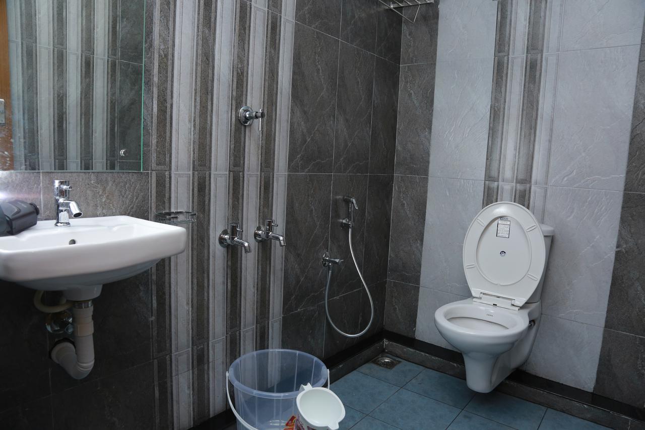 The Galaxy Suites Kochi Bagian luar foto