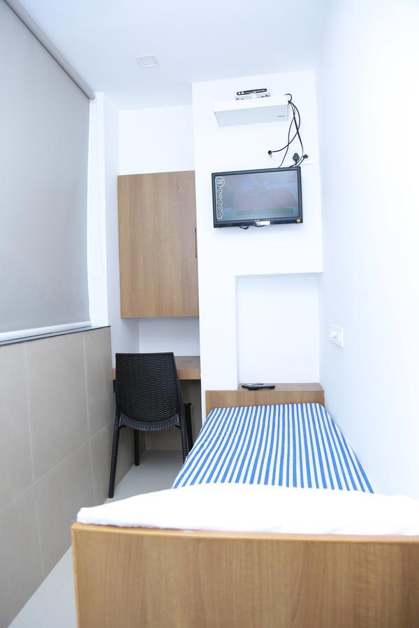 The Galaxy Suites Kochi Bagian luar foto