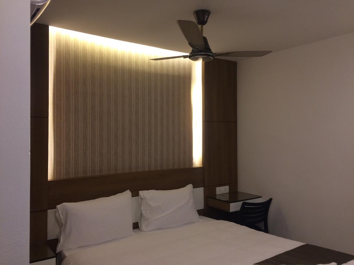 The Galaxy Suites Kochi Bagian luar foto