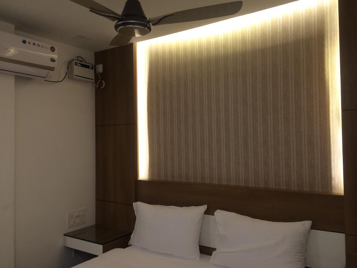 The Galaxy Suites Kochi Bagian luar foto